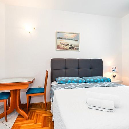 Apartments Plavi Biser Sibenik Bilik gambar